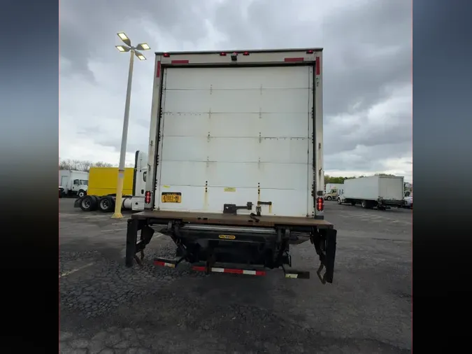 2018 FREIGHTLINER M2 106