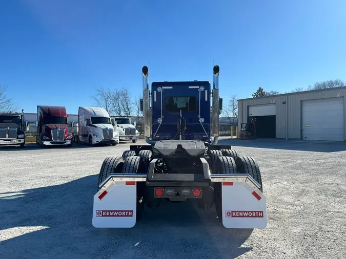 2025 Kenworth W900