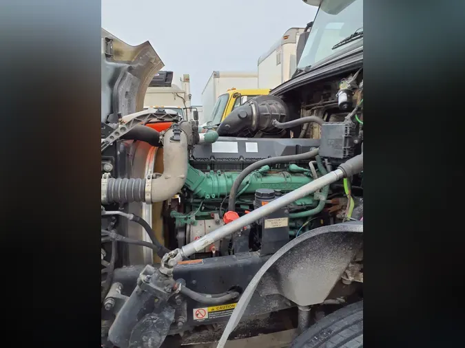 2020 VOLVO VNL64T-760