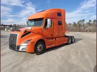 2020 VOLVO VNL760