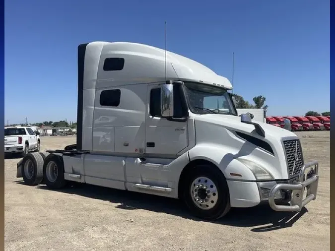 2023 VOLVO VNL64T760