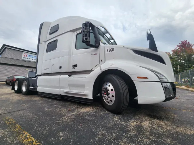 2022 VOLVO VNL64T860