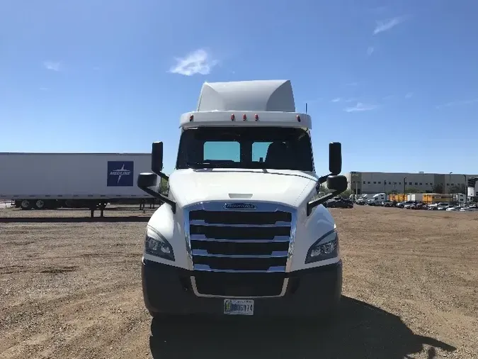 2018 Freightliner T12664ST1943be0bba6ca59455f908eb5dd17232