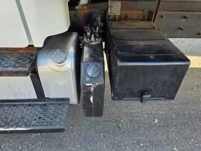 2018 FREIGHTLINER M2 106