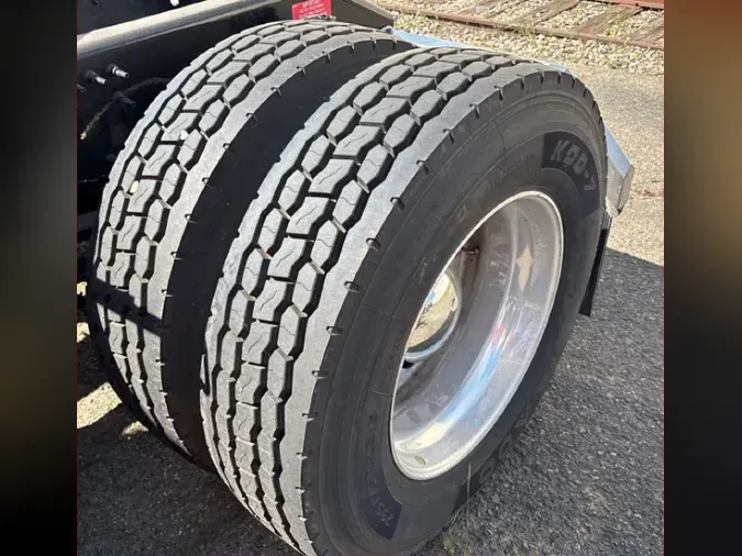 2024 VOLVO VNL64T760