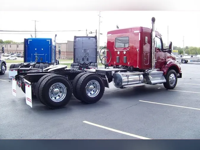 2025 Kenworth T880 40" Low Roof Sleeper