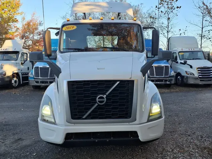 2019 VOLVO VNR42T 300