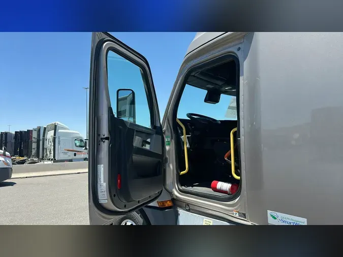 2022 Freightliner Cascadia 126