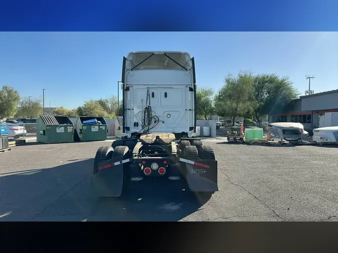 2020 Freightliner Cascadia 126