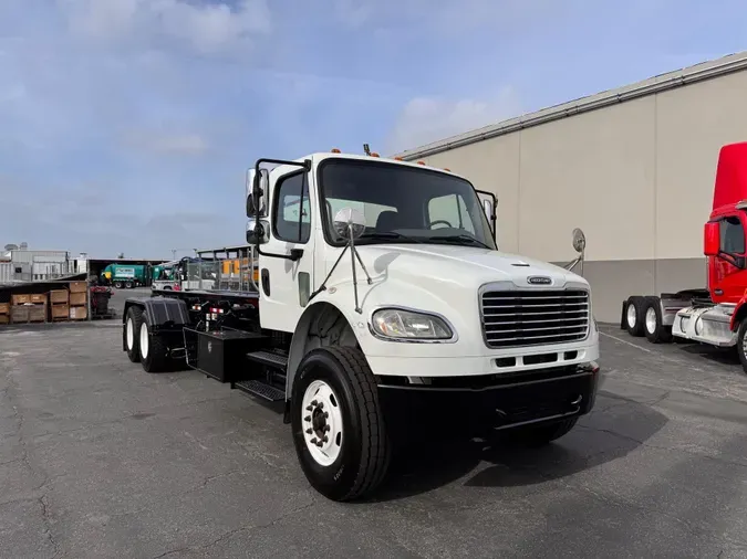 2018 Freightliner Business Class M2 106