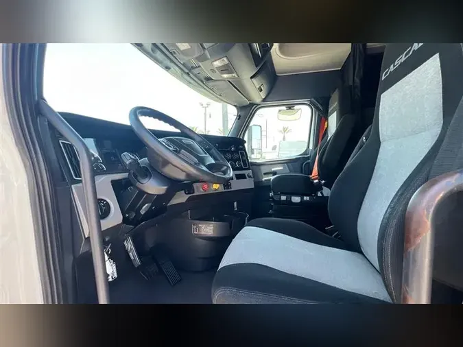 2019 FREIGHTLINER CA126