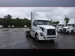 2017 Volvo VNL300