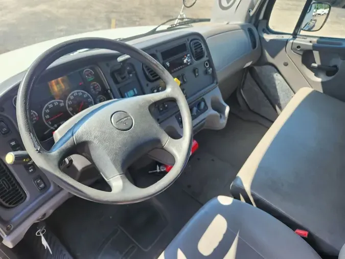 2018 FREIGHTLINER/MERCEDES M2 106