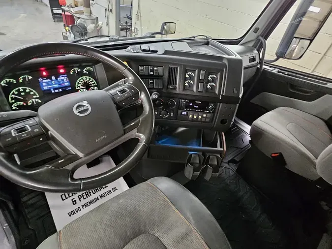 2024 VOLVO VNL64T860