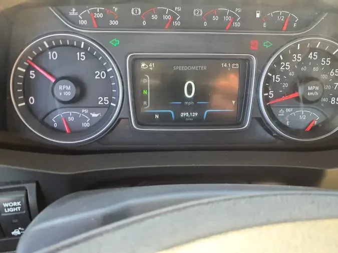 2019 NAVISTAR INTERNATIONAL LT625 DAYCAB T/A