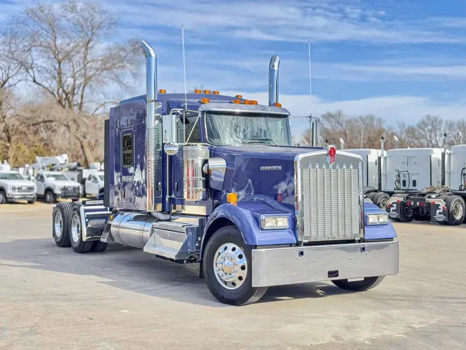 2025 KENWORTH W900L