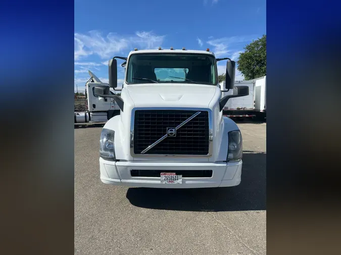 2017 VOLVO VNL64TRACTOR