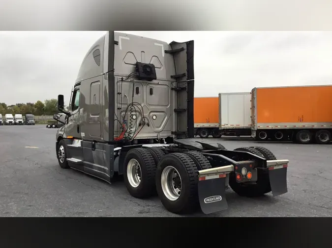 2022 Freightliner Cascadia 126