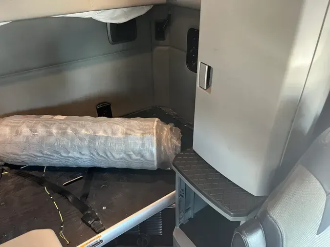 2022 Kenworth T6801964fafab3f3a3679938c45b076621a7