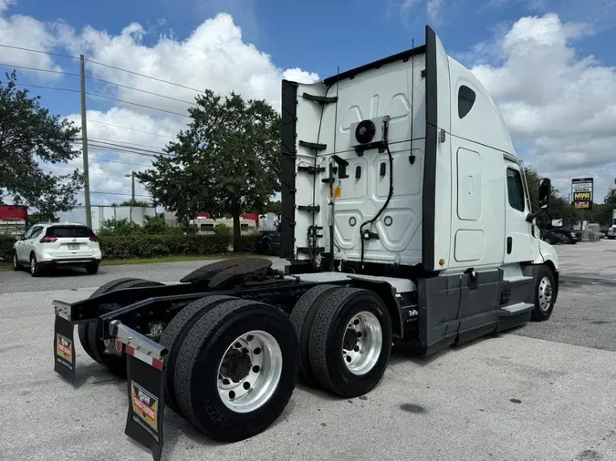 2020 Freightliner Cascadia