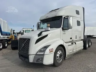 2023 VOLVO VNL64T760