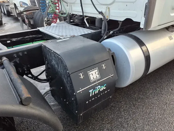 2020 FREIGHTLINER/MERCEDES CASCADIA 125