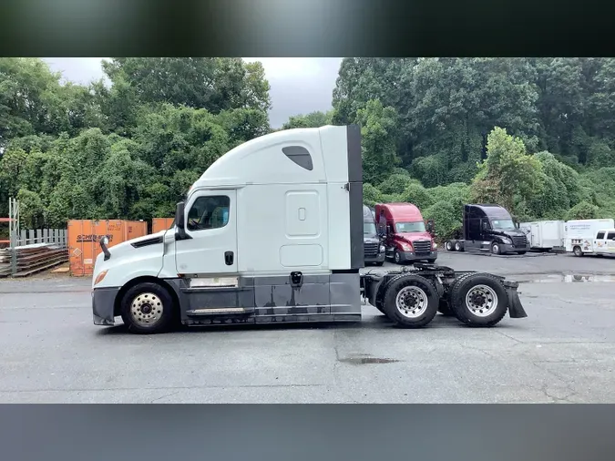 2020 Freightliner Cascadia 126
