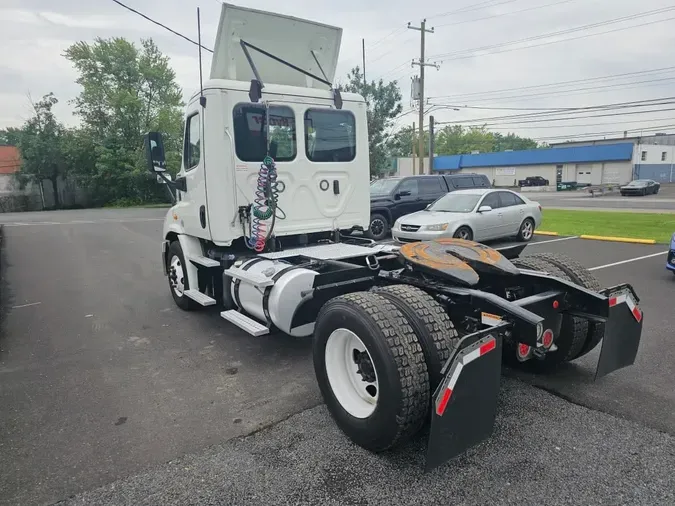 2019 FREIGHTLINER CASCADIA 113
