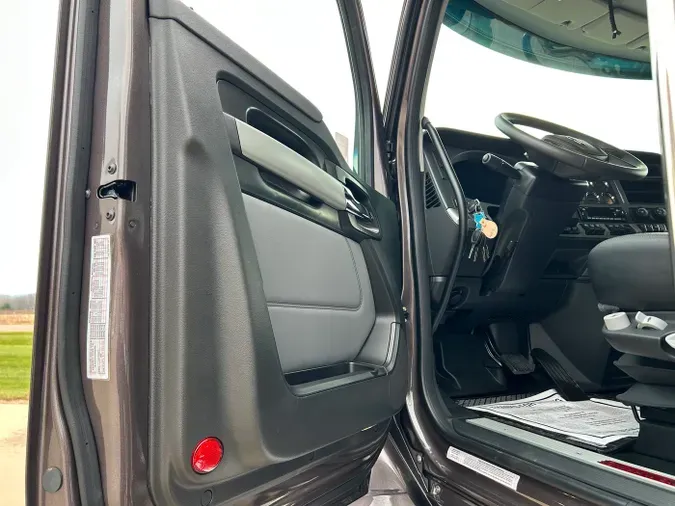 2026 Kenworth T8801977e51db5b3e925527f4497d7b2ef2f