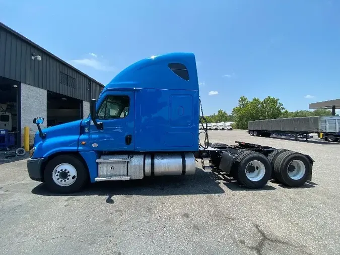 2020 Freightliner X12564ST