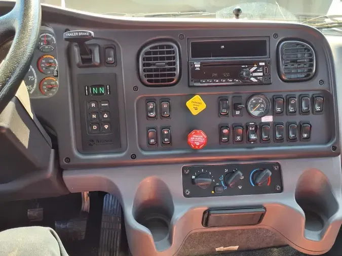 2019 FREIGHTLINER/MERCEDES M2-114SD TRUCK