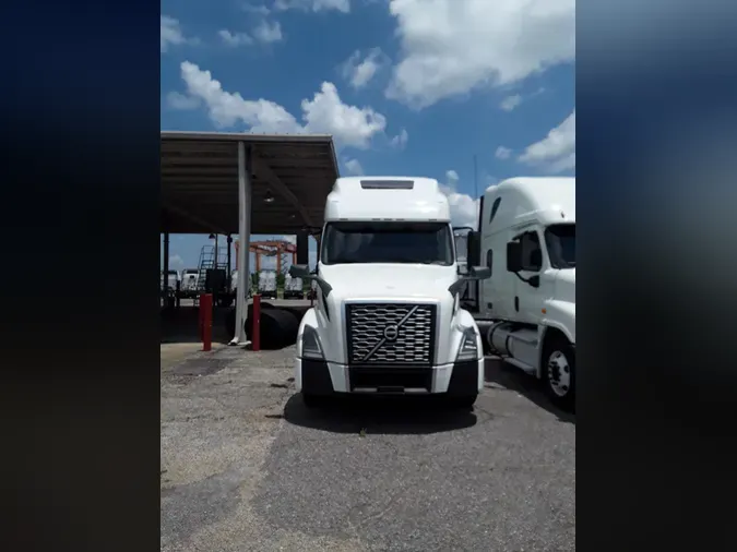2020 VOLVO VNL64T-760