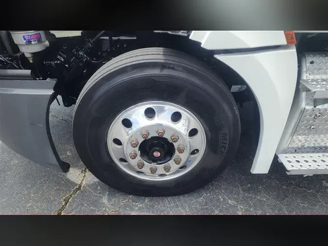2019 FREIGHTLINER CA126