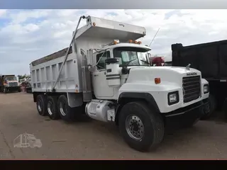 1997 MACK RD688S