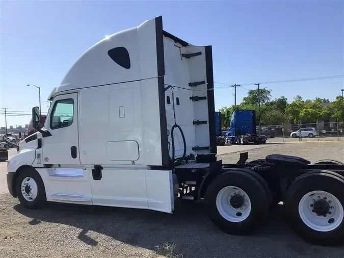 2020 FREIGHTLINER CA126