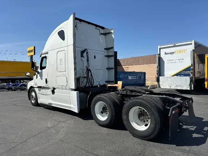 2020 Freightliner T12664ST