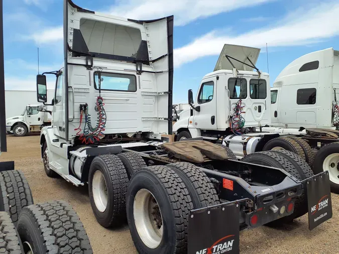 2017 VOLVO VNL64TRACTOR