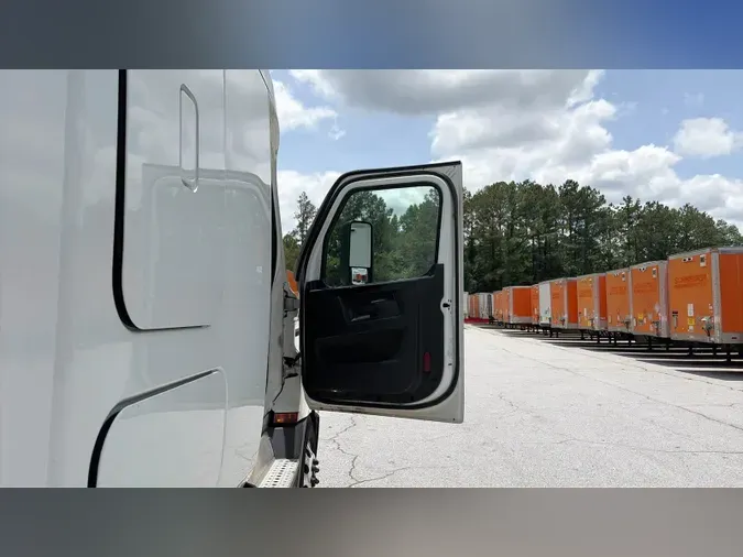 2023 Freightliner Cascadia 126