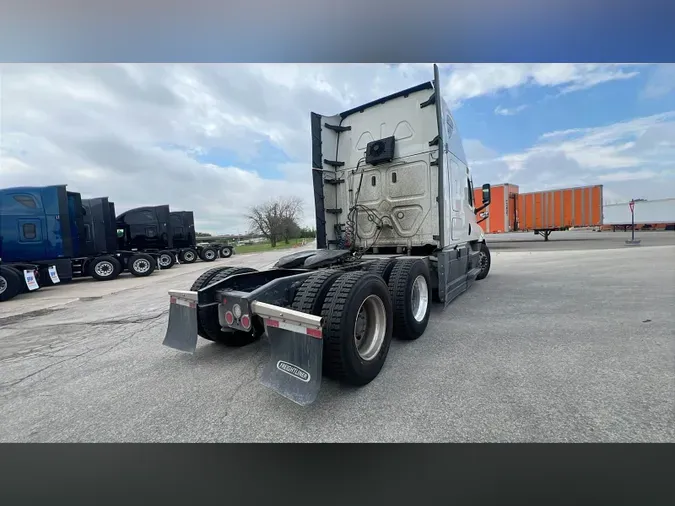 2023 Freightliner Cascadia 126