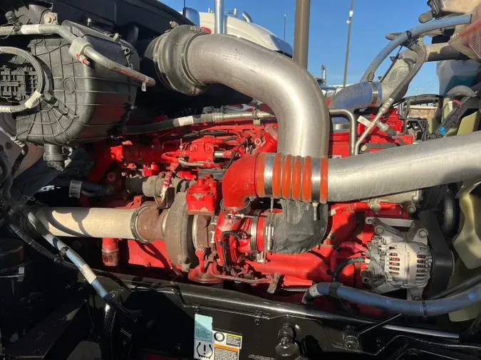 2023 Kenworth W990