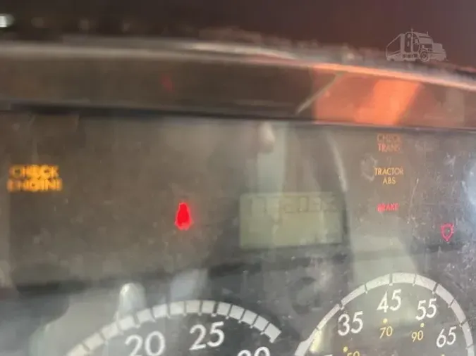 2005 FREIGHTLINER BUSINESS CLASS M2 106