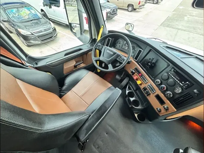 2023 Freightliner Cascadia 126