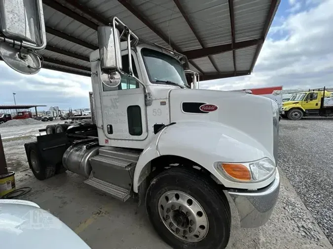 2017 PETERBILT 337