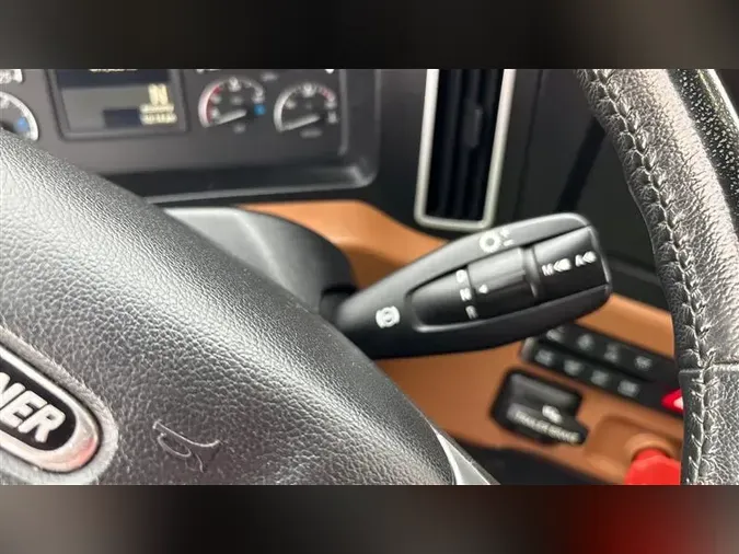 2021 FREIGHTLINER CA126