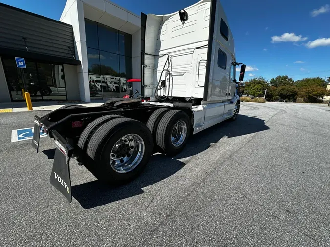 2022 Volvo VNL64T860