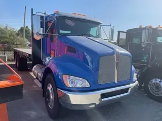 2022 Kenworth T370