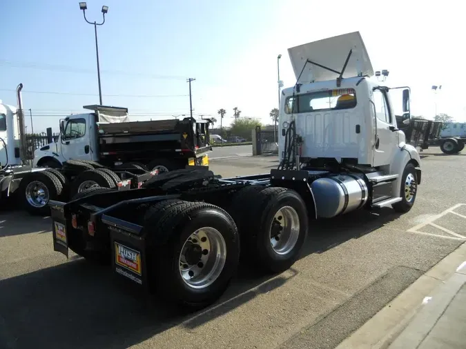 2023 Freightliner Business Class M2 112