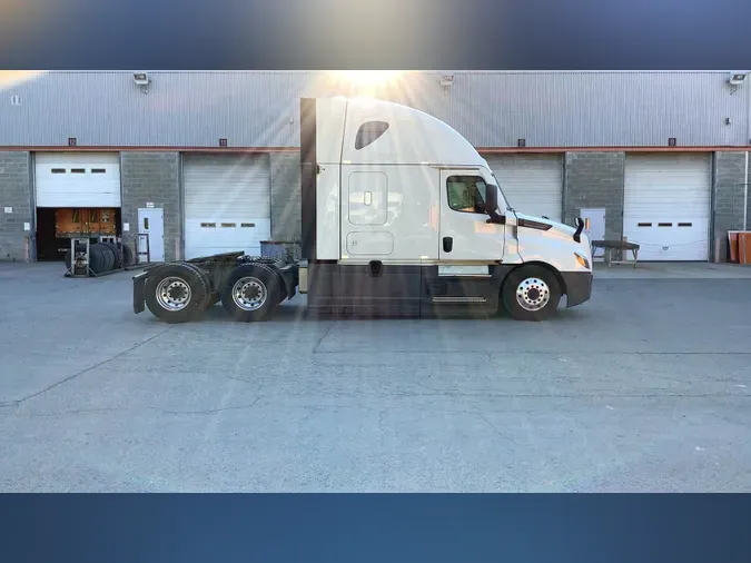 2022 Freightliner Cascadia 126