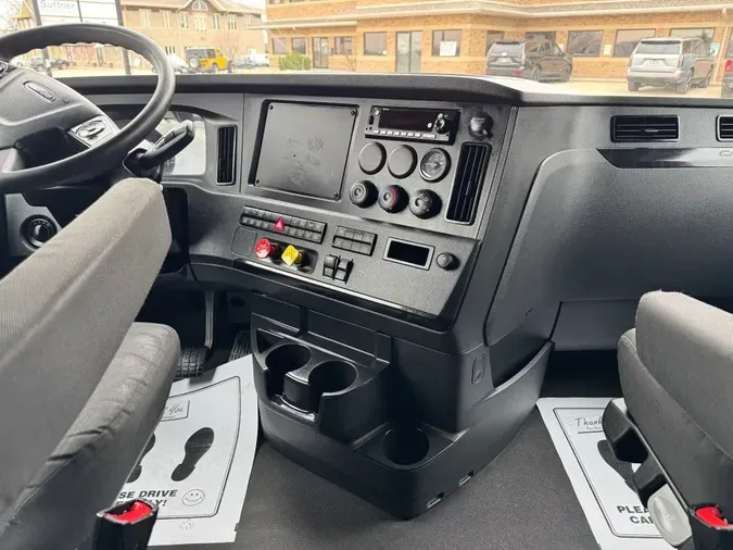 2023 FREIGHTLINER Cascadia 126