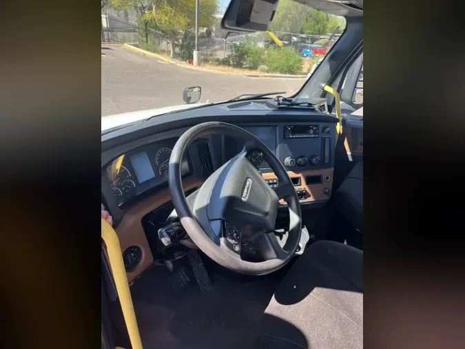 2022 Freightliner Cascadia
